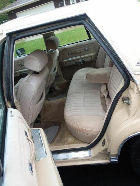 1987 Tan Ford Crown Victoria Sedan