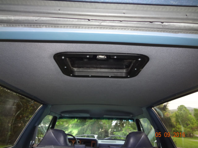 1987 Blue Dodge Ramcharger SUV