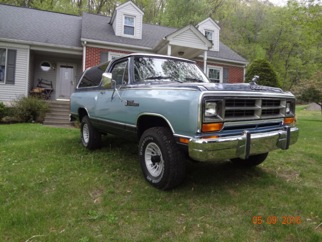 1987 Blue Dodge Ramcharger SUV