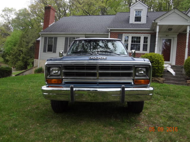 1987 Blue Dodge Ramcharger SUV