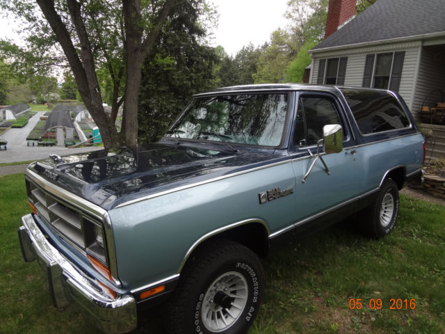 1987 Blue Dodge Ramcharger SUV