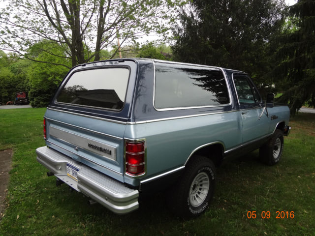 1987 Blue Dodge Ramcharger SUV