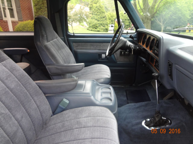 1987 Blue Dodge Ramcharger SUV