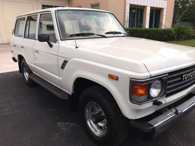 1987 White Toyota Land Cruiser