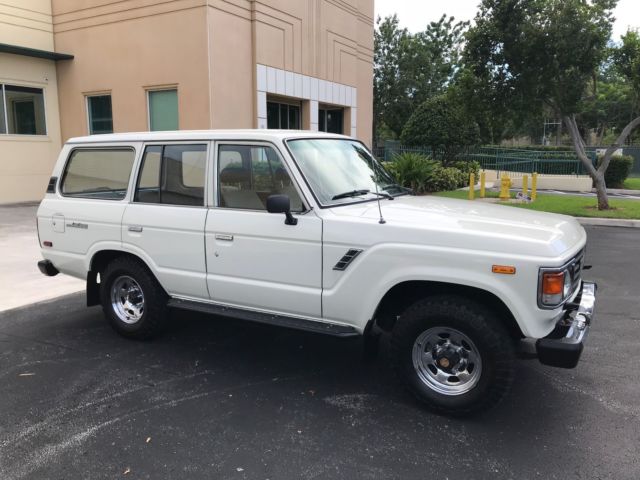 1987 White Toyota Land Cruiser
