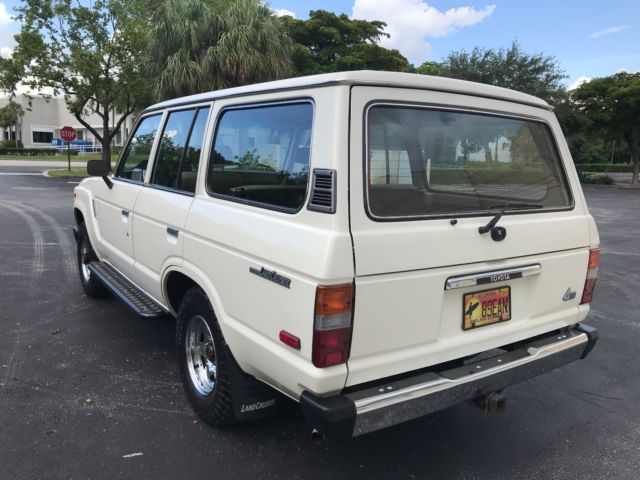 1987 White Toyota Land Cruiser