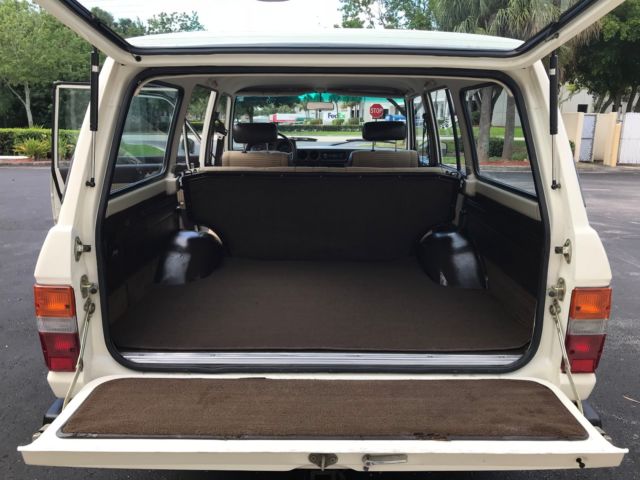 1987 White Toyota Land Cruiser