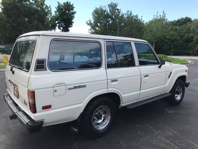 1987 White Toyota Land Cruiser