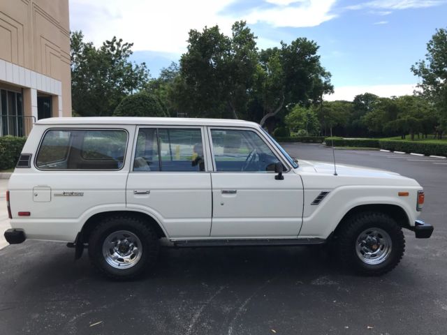 1987 White Toyota Land Cruiser
