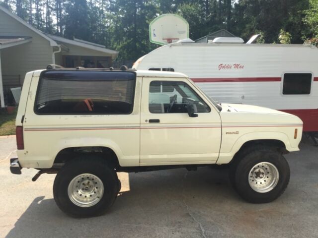 1987 White Ford Bronco II SUV