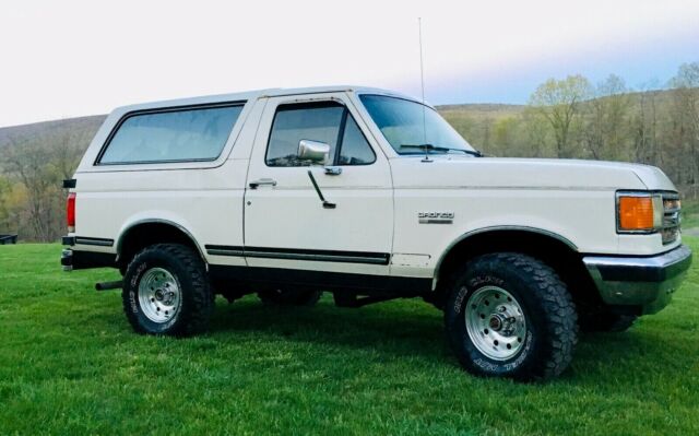 1987 White Ford Bronco SUV