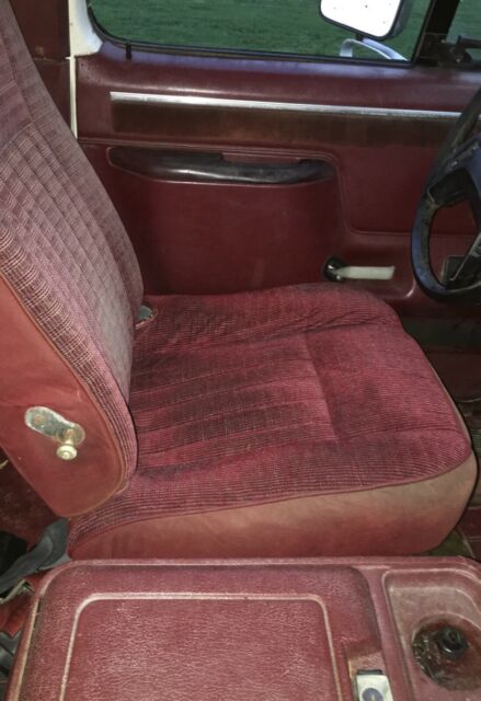 1987 White Ford Bronco SUV