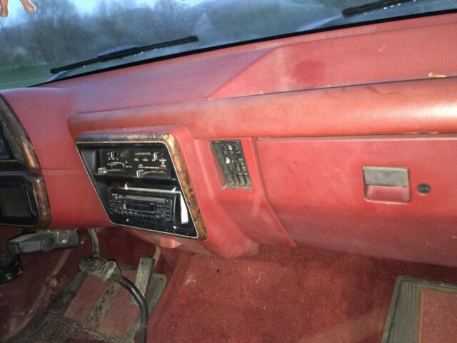 1987 White Ford Bronco SUV