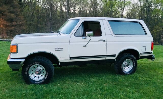 1987 White Ford Bronco SUV