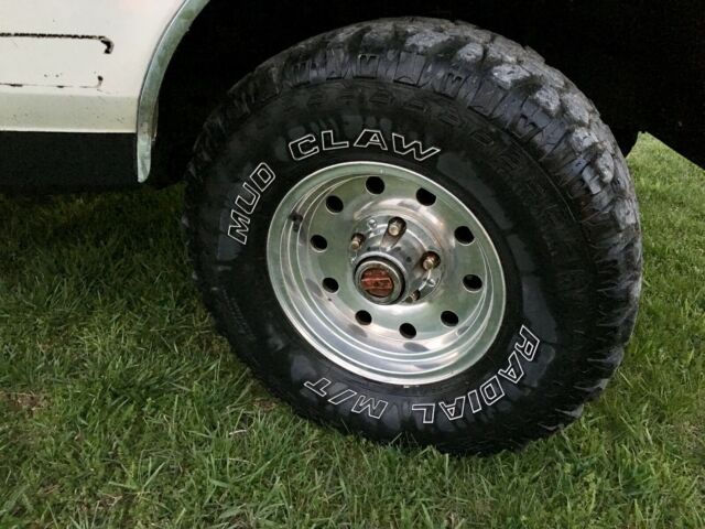 1987 White Ford Bronco SUV