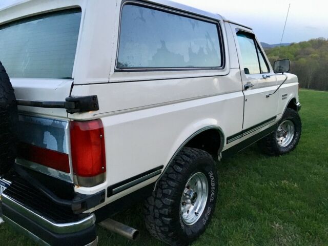 1987 White Ford Bronco SUV