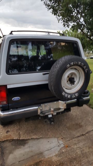 1987 Blue/Silver Ford Bronco II SUV