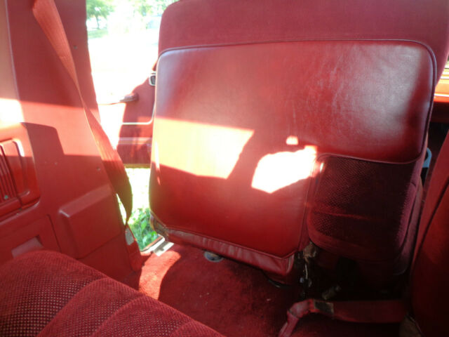 1987 Cream/Red Ford Bronco II SUV