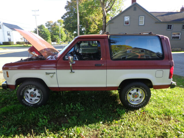 1987 Cream/Red Ford Bronco II SUV