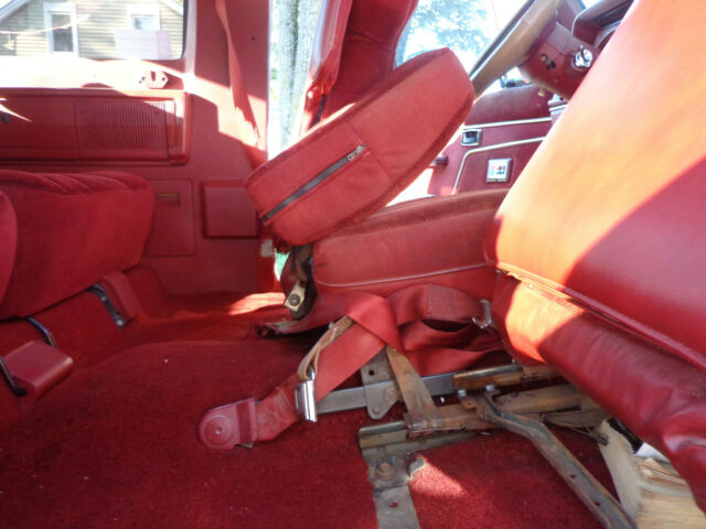 1987 Cream/Red Ford Bronco II SUV