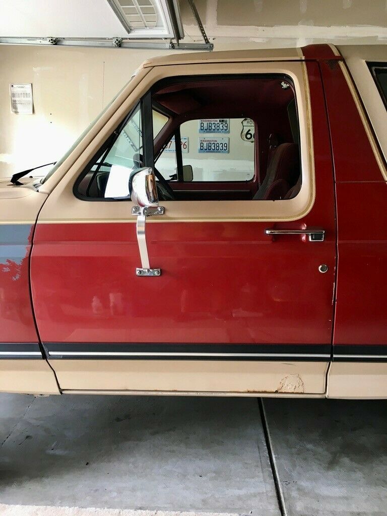 1987 Two-tone Ford Bronco SUV