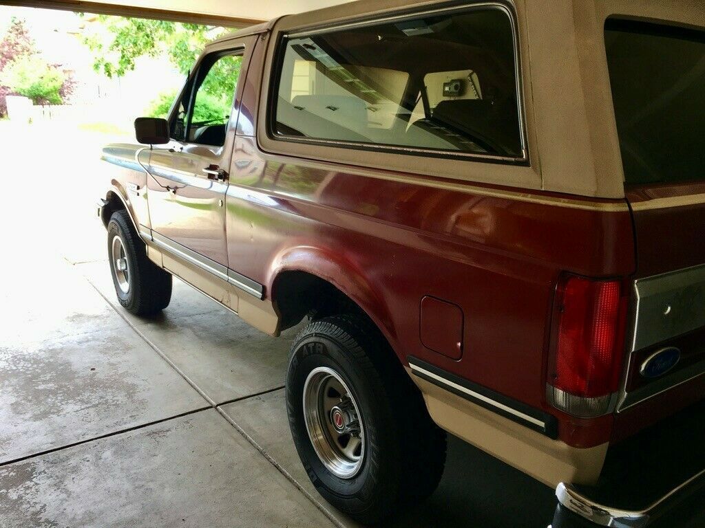 1987 Two-tone Ford Bronco SUV