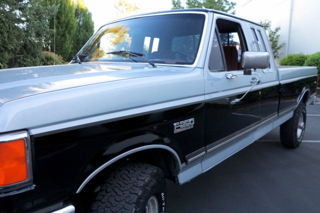 1987 Silver/Black Ford F-250 Extended Cab Pickup