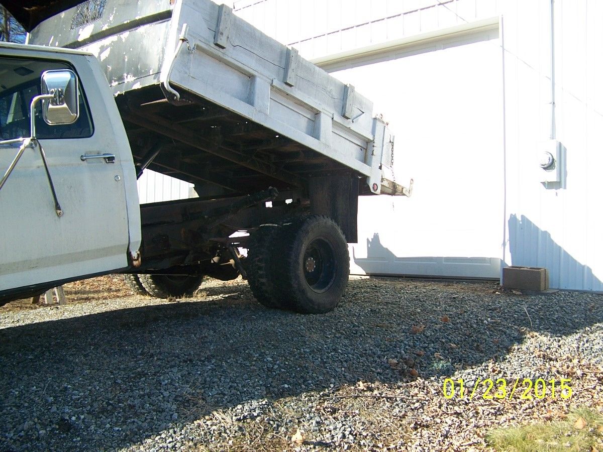 1987 White Ford F-350 Single cab with Dump