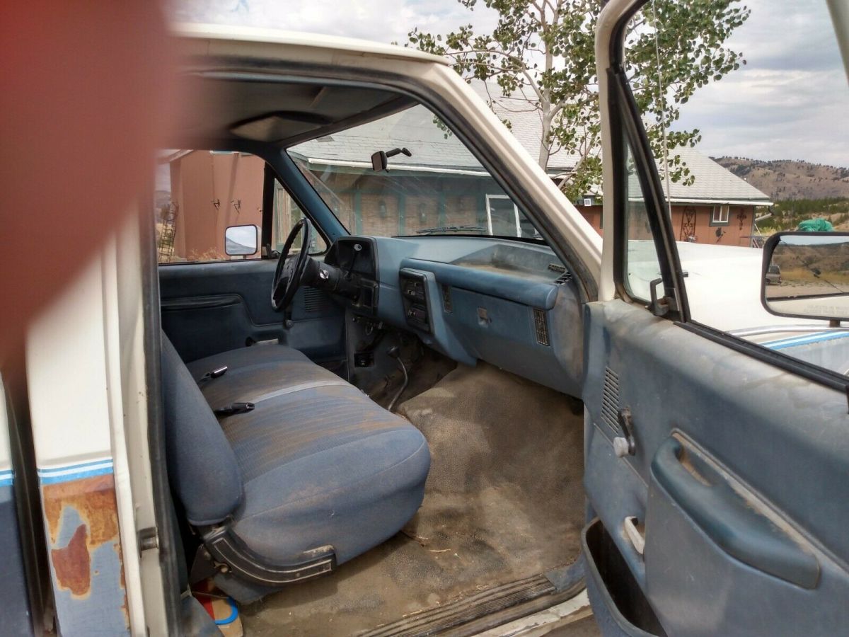 1987 White Ford F-250