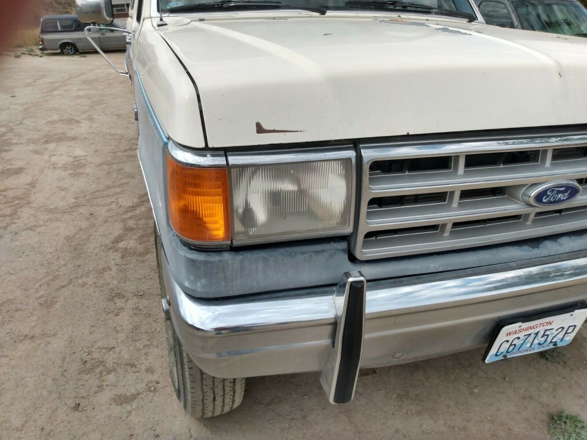 1987 White Ford F-250