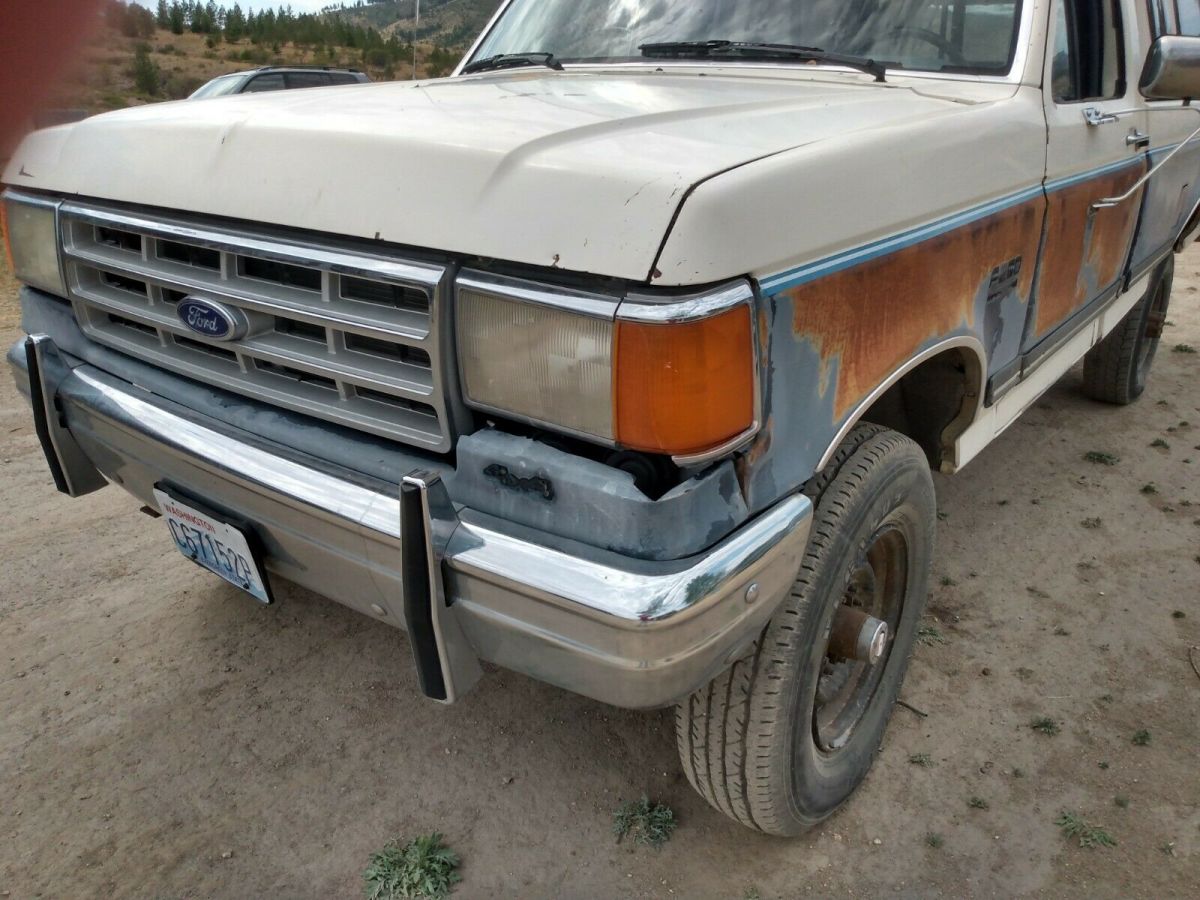1987 White Ford F-250