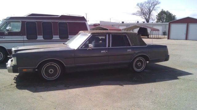 1987 Gray Lincoln Town Car 4 DOOR SEDAN