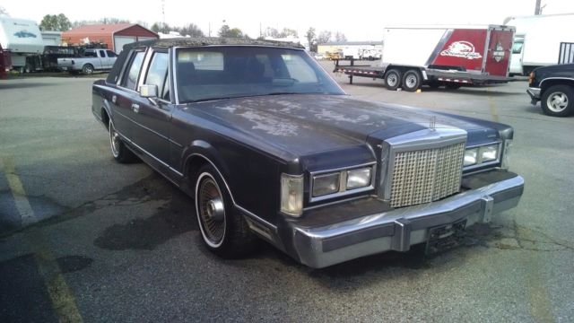 1987 Gray Lincoln Town Car 4 DOOR SEDAN