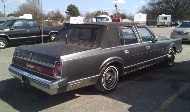 1987 Gray Lincoln Town Car 4 DOOR SEDAN