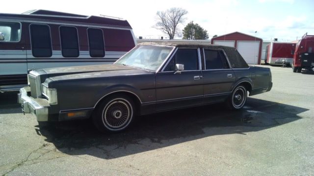 1987 Gray Lincoln Town Car 4 DOOR SEDAN