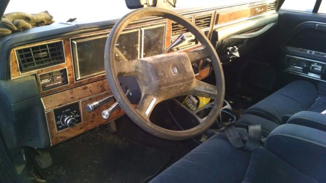 1987 Gray Lincoln Town Car 4 DOOR SEDAN