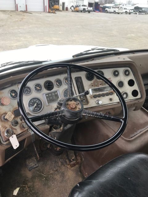 1987 White Ford LN9000