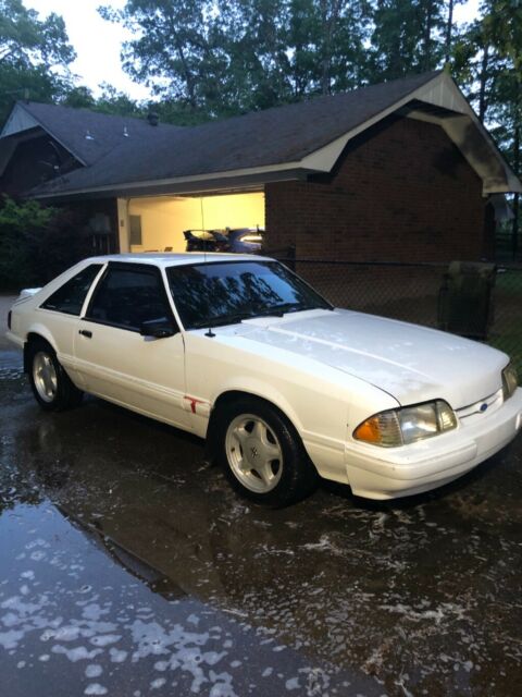 1987 White Ford Mustang Coupe