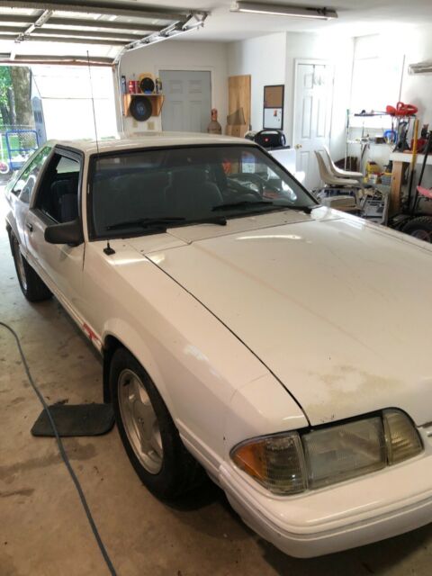 1987 White Ford Mustang Coupe