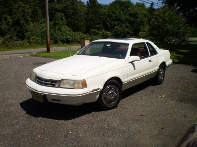 1987 white Ford Thunderbird 2dr