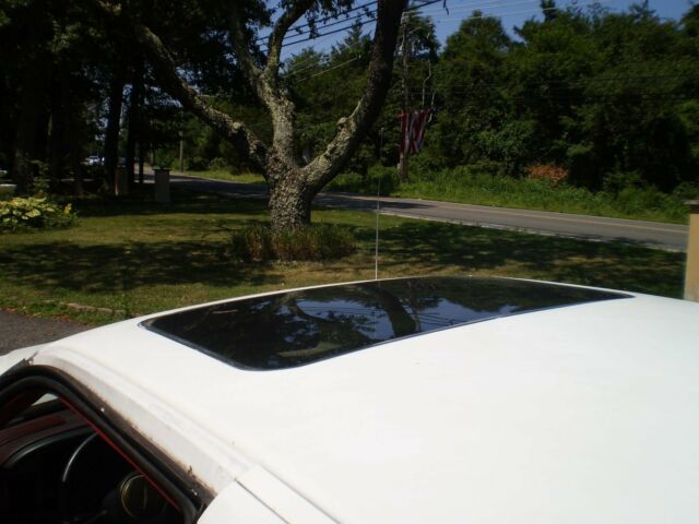 1987 white Ford Thunderbird 2dr