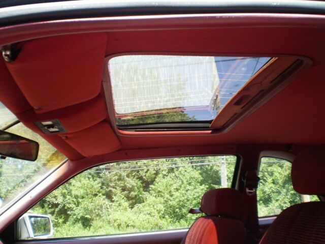 1987 white Ford Thunderbird 2dr