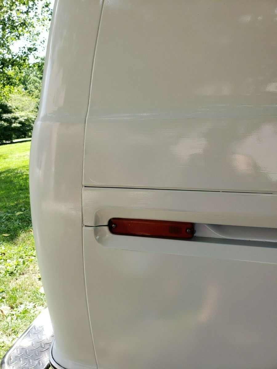 1987 White Ford E-Series Van Extended Passenger Van