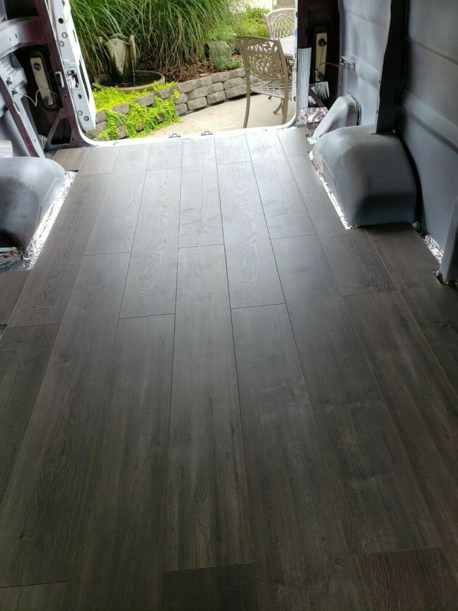 1987 White Ford E-Series Van Extended Passenger Van