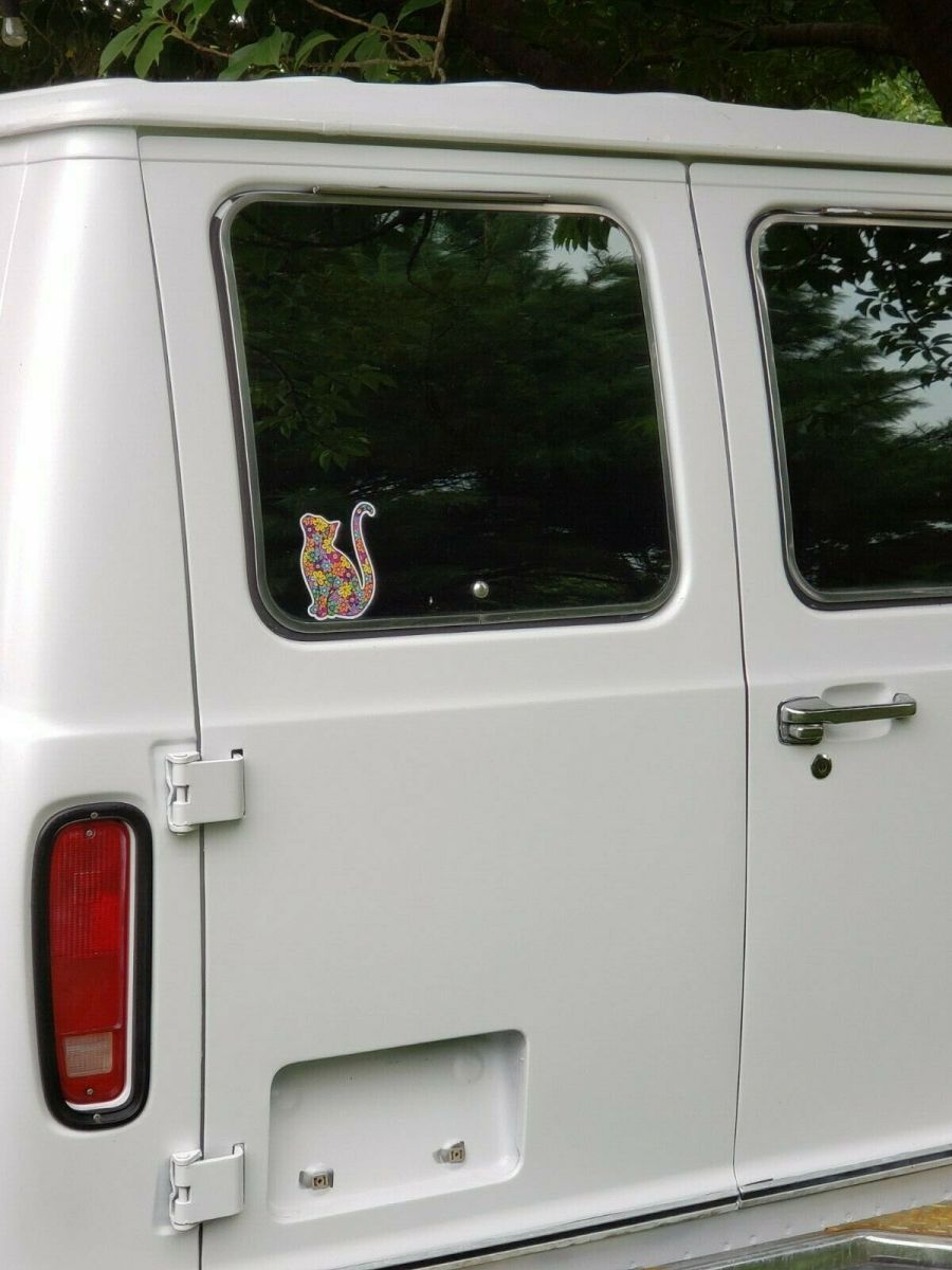 1987 White Ford E-Series Van Extended Passenger Van