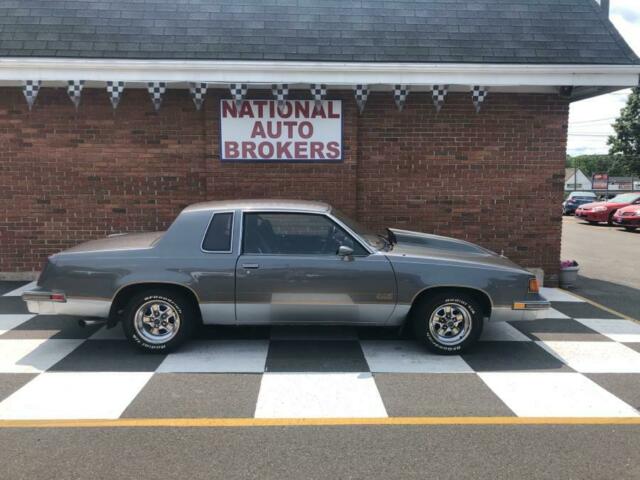 1987 Silver Oldsmobile 442 Coupe