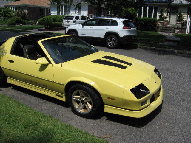 1987 Yellow Chevrolet Camaro