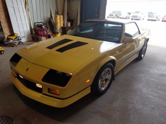 1987 Yellow Chevrolet Camaro
