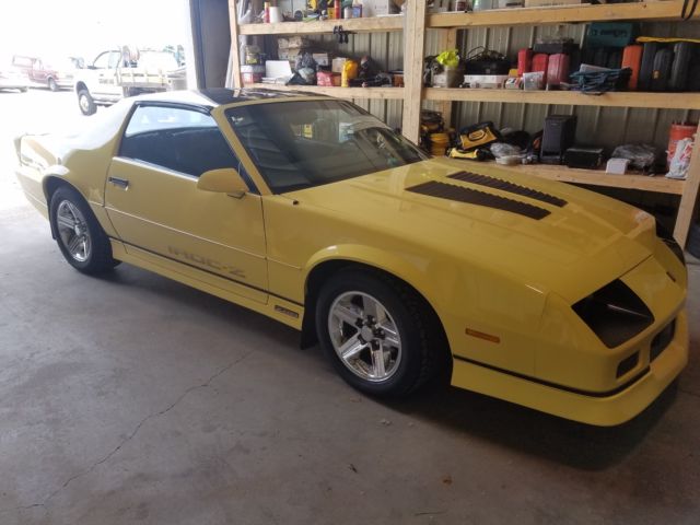 1987 Yellow Chevrolet Camaro