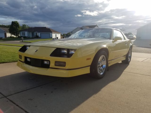 1987 Yellow Chevrolet Camaro